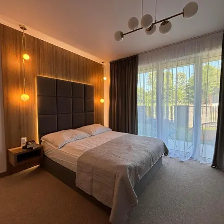 Eden Premium Lodge *